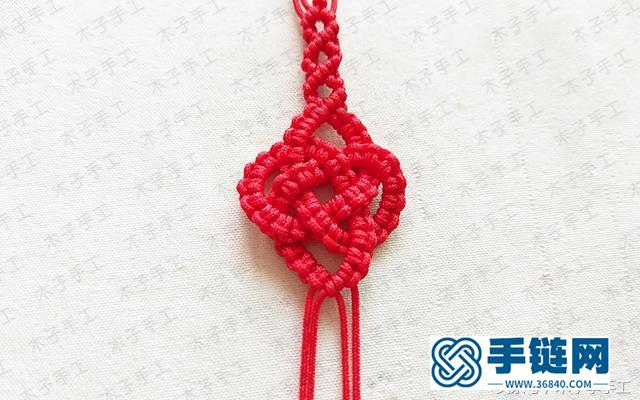 用绳子和你灵巧的手指，去试试做这款双钱结手链吧
