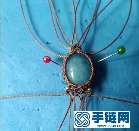 一双巧手就可以把普通石头和绳子变成手链，这就是化腐朽为神奇吧