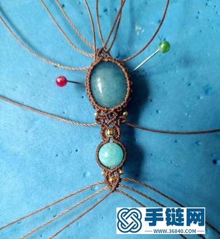 一双巧手就可以把普通石头和绳子变成手链，这就是化腐朽为神奇吧