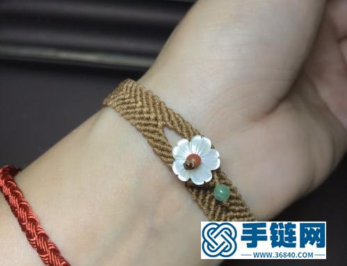 「教你编绳」浅咖色蜡线与蜜蜡小花花编织成手链，是不是很美