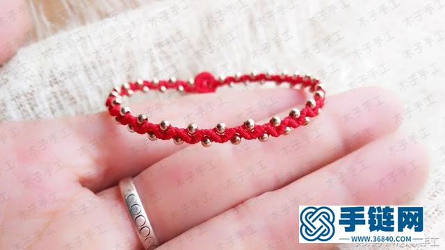 这款波浪串珠红绳手链编法超简单，你一定会喜欢
