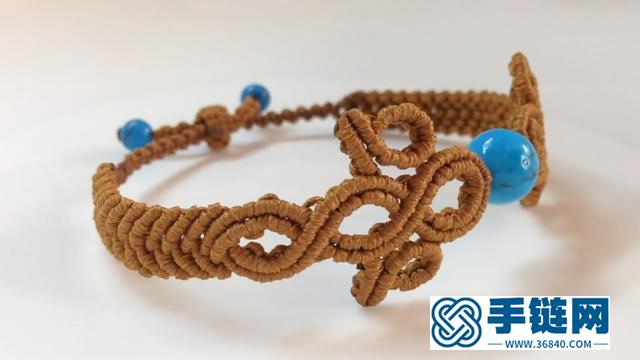 手工绳编的技巧，带你学习如何编制蓝珠手链的方法，创意十足