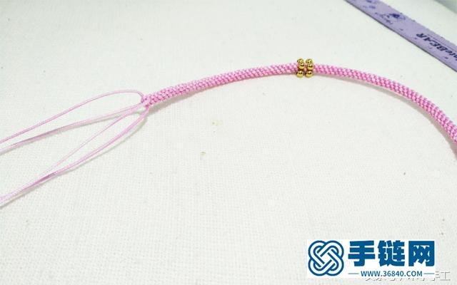 玉米结手链的编法大全：玉米结配上小金珠编出漂亮的手绳