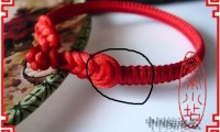 如何用红绳编手链，具体教程的图片在哪有？