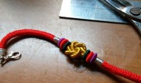女朋友送带头发编的红绳手链什么意思？