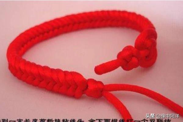 用红绳编手链，怎样用绳子编手链？