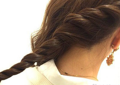 贵阳彩妆造型培训学校老师教大家一款优雅韩式盘发