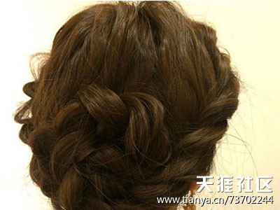 贵阳彩妆造型培训学校老师教大家一款优雅韩式盘发