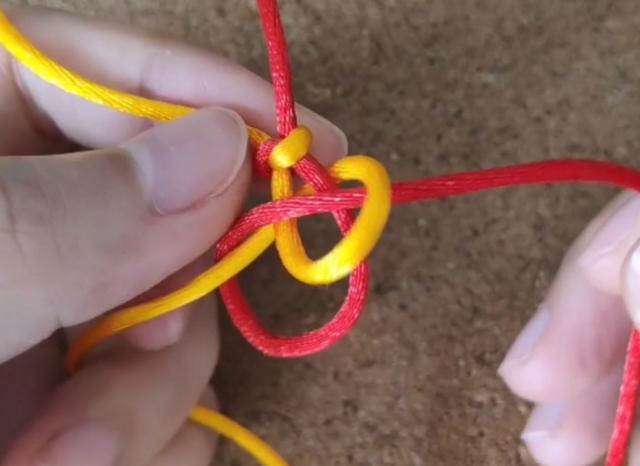 中国结「蛇结」编织方法，简单易学，学会给自己编织转运珠手链吧