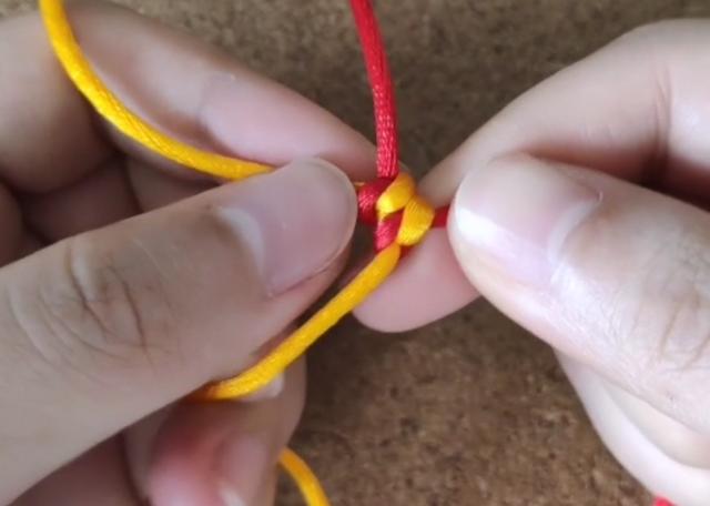 中国结「蛇结」编织方法，简单易学，学会给自己编织转运珠手链吧