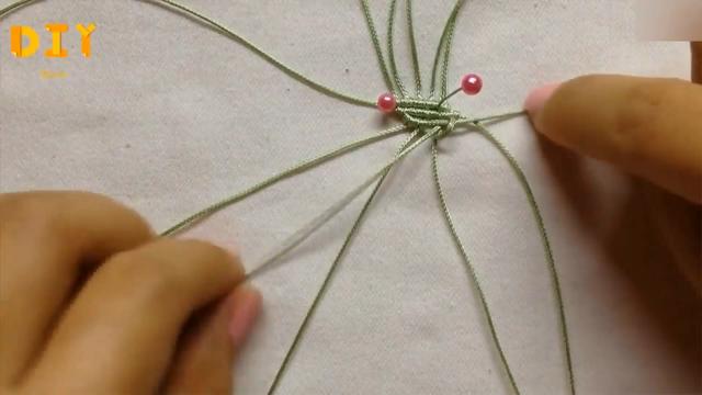 串珠绳编教程，立体花型钥匙链，手工难度4颗星（图解2-1）