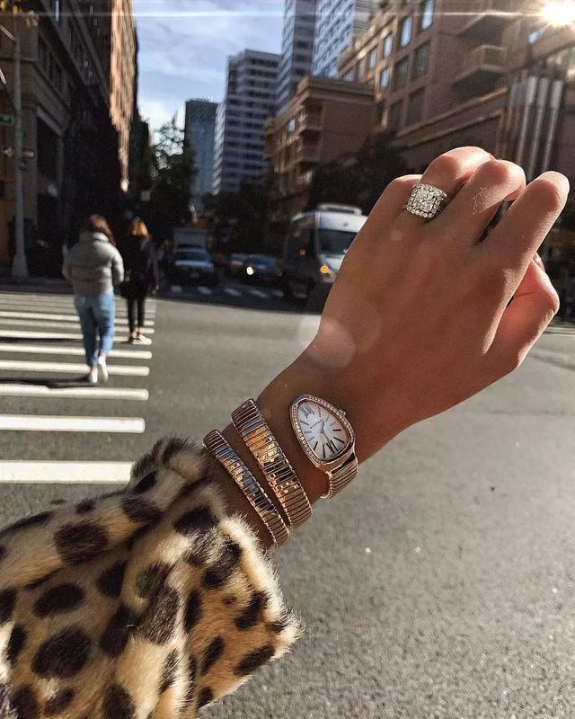 19年流行送女友手链手表，香奈儿、Tiffany的这几款好看到爆！