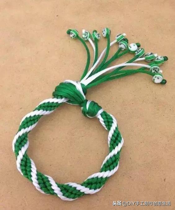 编绳技巧：有了这个编绳神器，手残党也能轻松编出好看的绳子