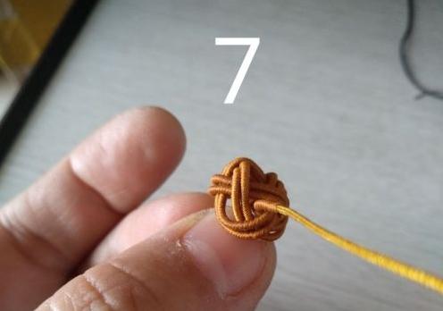 「教你编绳」线绳链常用的四瓣菠萝结的编制方法