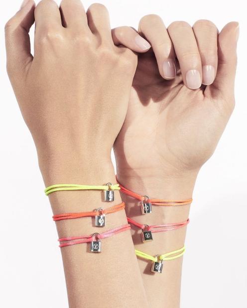 三款彩色绳圈手链，带来夏季的缤纷多彩