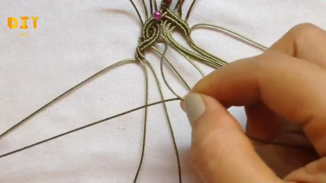 创意手工编织教学，教你如何编织好看的孔雀石手链（图解1）