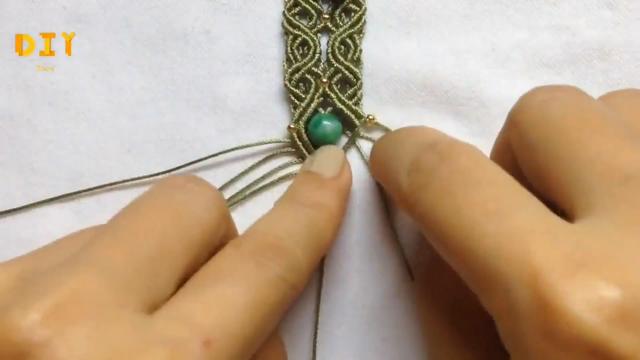 创意手工编织教学，教你如何编织好看的孔雀石手链（图解3）