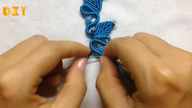 绳编手链教学，教你学会如何编织漂亮的叶子手链（图解2-2）