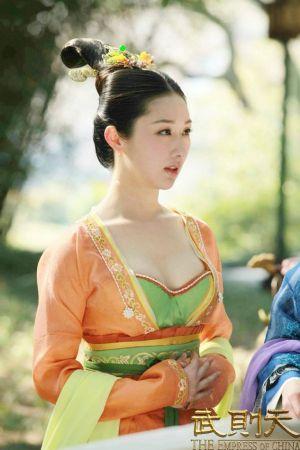 涂黎曼，甘婷婷,本文共（2000字）