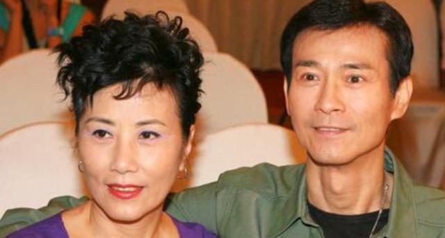 官晶华图片，郑少秋官晶华合照,本文共（3100字）