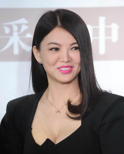 李湘晒湖南台旧照，何炅李湘金童玉女,本文共（4663字）