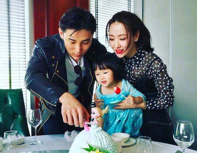 白冰为什么离的婚，郑元畅丁一,本文共（5892字）