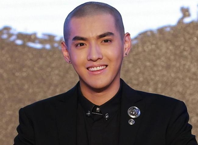 吴亦凡光头，周星驰电影弹JJ,本文共（3600字）