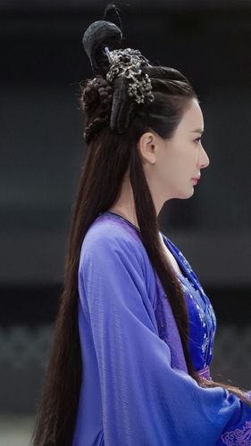 熊乃瑾整容前后，王宝强与熊乃瑾照片,本文共（2005字）