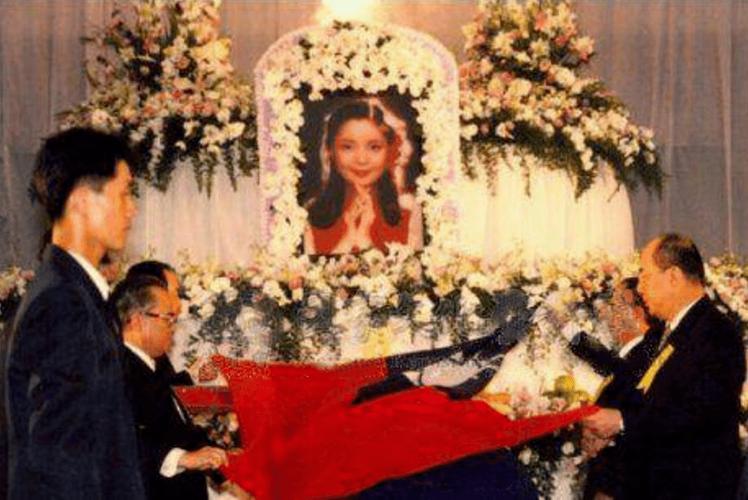 邓丽君哪年死的，通灵人看邓丽君前世,本文共（3434字）