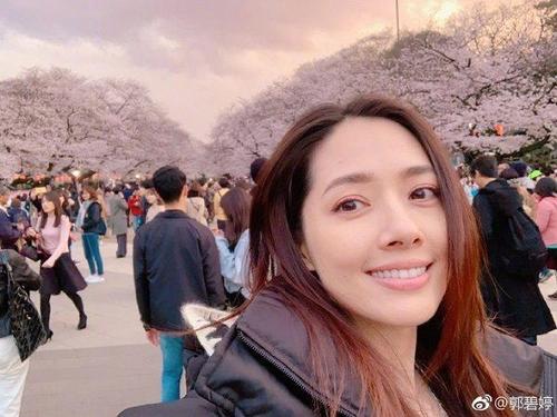 郭碧婷微博，Jimmy Choo代言人,本文共（5013字）