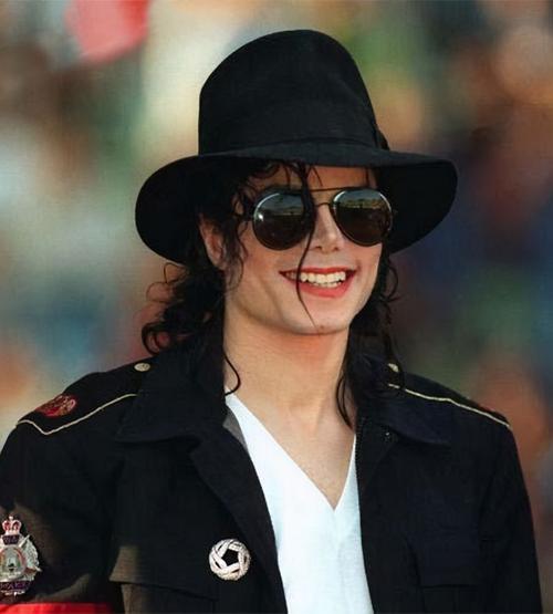 迈克尔杰克逊死，迈克杰克逊十首最经典歌曲播放,本文共（3008字）