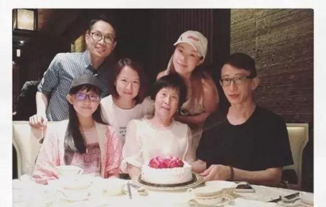 邓丽欣流泪谈分手，邓丽欣方力申分手回应,本文共（4667字）