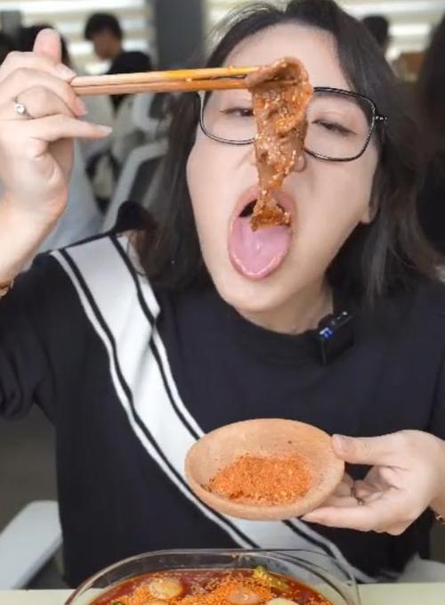 王浪胃仙男是女，浪胃仙是云南开远人吗,本文共（3041字）