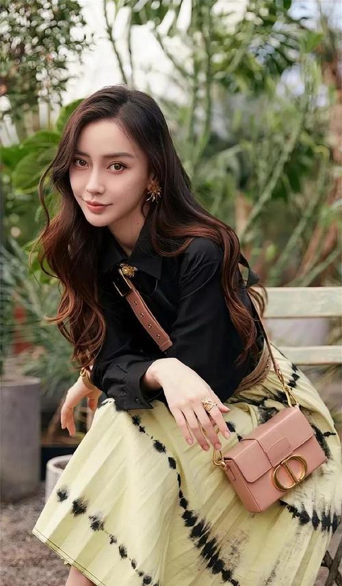 angelababy父母，angelababy妈妈去世,本文共（3353字）