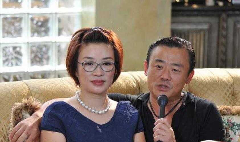 周立波妻子胡洁，周立波的现任妻子照片,本文共（1454字）