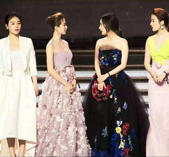 芭莎慈善夜明星，迪丽热巴芭莎慈善夜图片,本文共（3265字）
