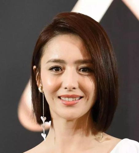 女明星短发发型图片，最新中长发烫发发型,本文共（2987字）