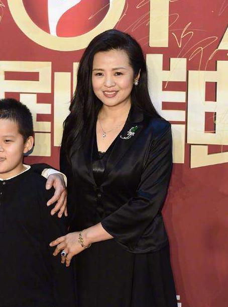 郑艳东的个人资料，女演员杨洋和丈夫的图片,本文共（2128字）