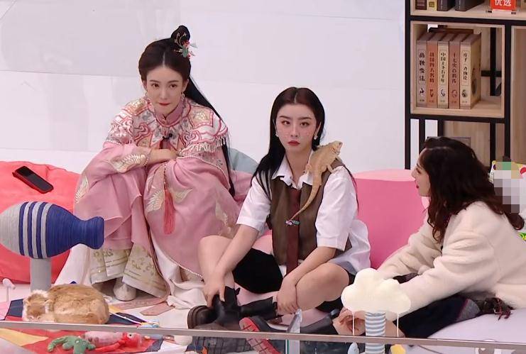 谭松韵八卦，金瀚取关赵丽颖微博,本文共（8207字）