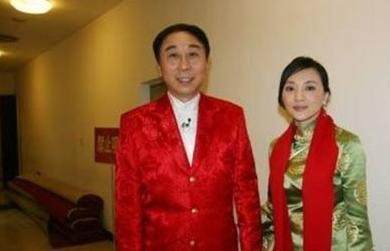 冯巩简历个人资料，冯巩一家三口人,本文共（5608字）
