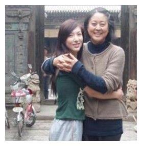 倪萍的儿子和女儿照片，倪萍的现任丈夫的照片,本文共（996字）