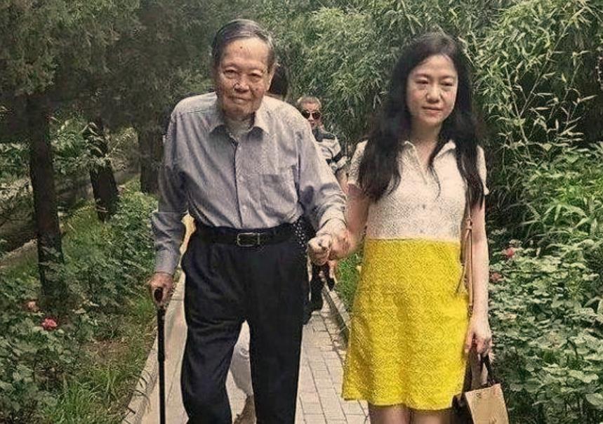 翁帆第一任丈夫是谁，杨振宁:简历 个人资料,本文共（2974字）