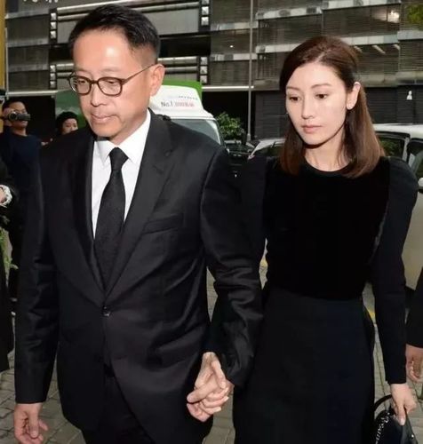 许晋亨的个人资料，何超琼给陈百强(何超琼许晋亨结婚陈百强伴郎)