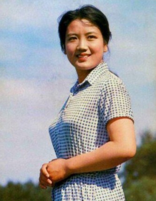 演员李秀明，女演员李秀明照片(演员李秀明个人简历)