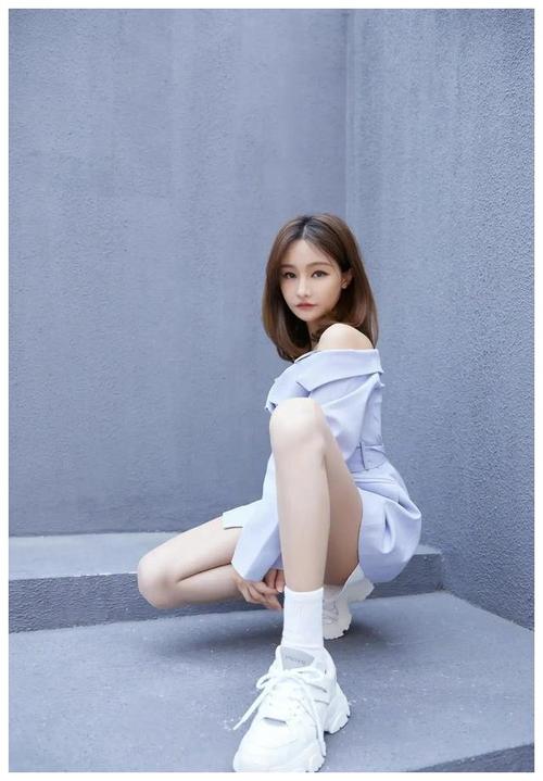 韩懿莹miss内衣，miss上男(miss韩懿莹脸)