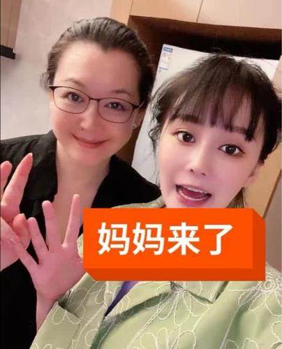 赵本山的老婆照片，赵照和他老婆的(赵本山大老婆照片)