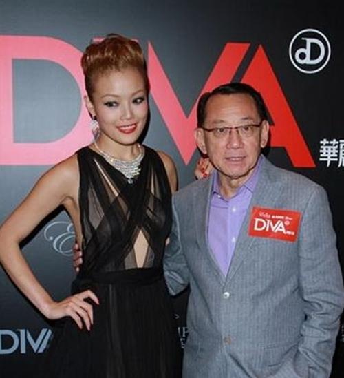 容祖儿夹春卷，谢霆锋下面是一绝