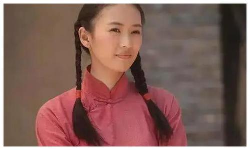 张默为什么打童谣，童瑶(当年童瑶被张默打原因是什么?童瑶张默什么关系)