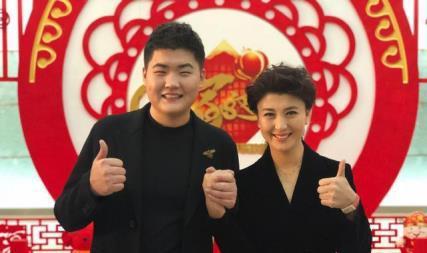 闫学晶前夫，闫学晶比马明东大几岁(闫学晶的现任丈夫叫马东明)