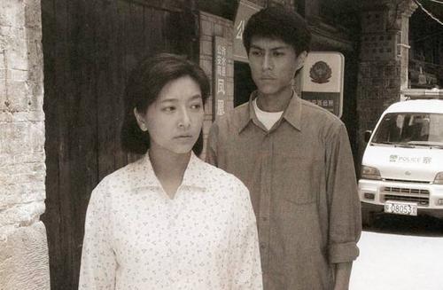 靳东前妻江珊照片，鹿晗关晓彤最新(靳东个人资料 简介 前妻 江珊)